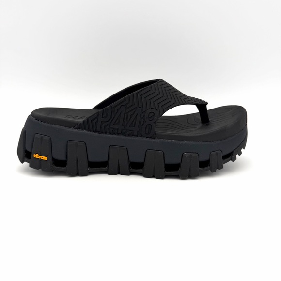 NWT NIB P448 x Vibram Bondi Tux/Black Women's Sandals Flip Flops 38 7.5 Shoes - Picture 4 of 8